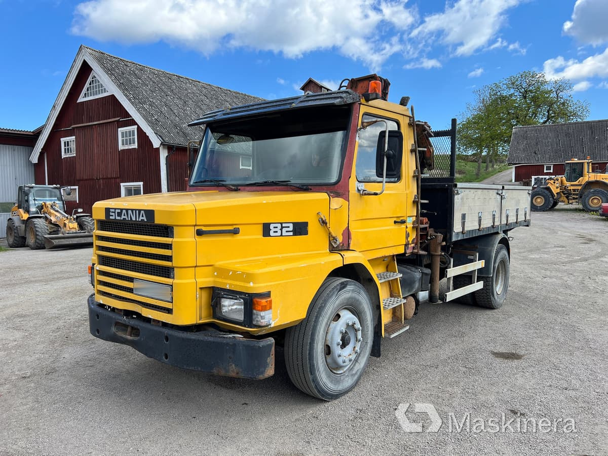 Scania T82HL4X2LS46KK Kran / tippbil Scania 82H - Istovarivač, Kamion sa dizalicom: slika 1 Scania T82HL4X2LS46KK Kran / tippbil Scania 82H - Istovarivač, Kamion sa dizalicom: slika 1