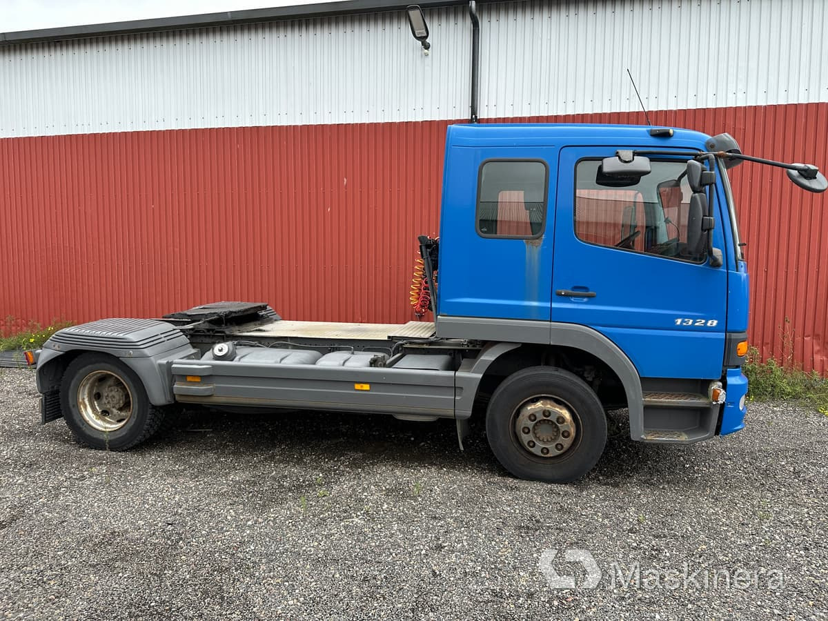 Lastbil Mercedes-Benz Atego 1328 LS 4X - Tegljač: slika 2 Lastbil Mercedes-Benz Atego 1328 LS 4X - Tegljač: slika 2