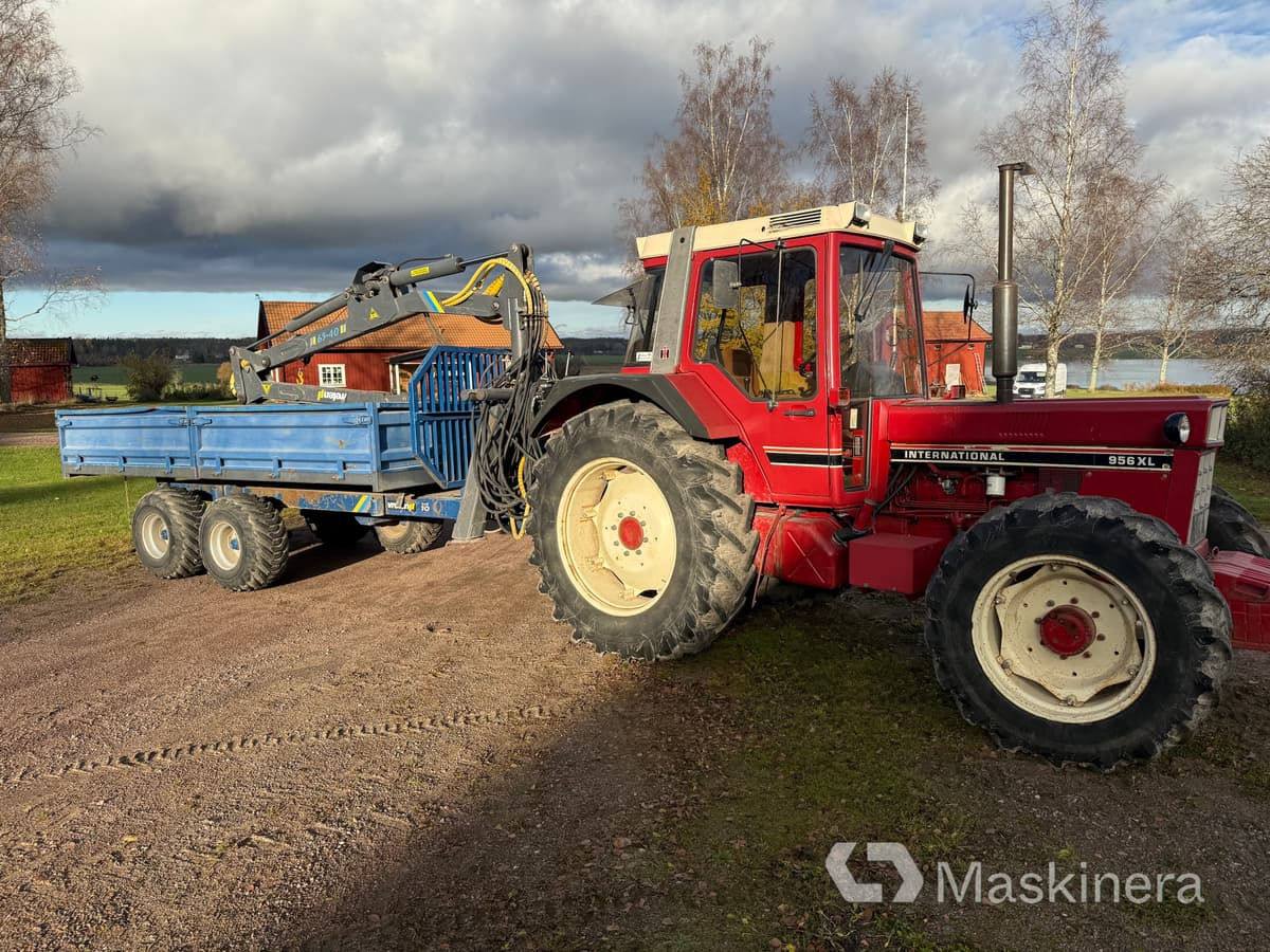 Traktor International 956 AXL med skogsvagn och kran - Traktor: slika 1 Traktor International 956 AXL med skogsvagn och kran - Traktor: slika 1
