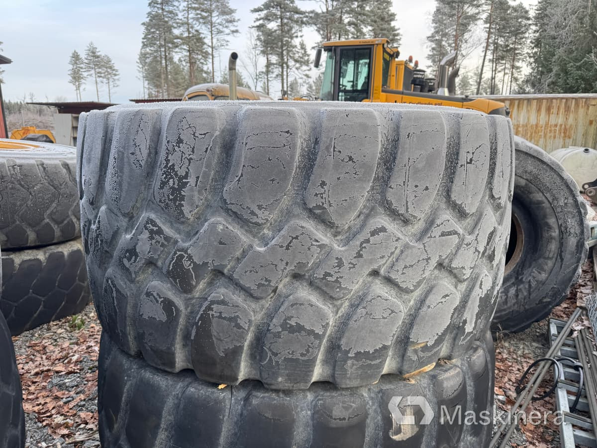Volvo L150 Däck - Guma za Građevinska mašina: slika 1 Volvo L150 Däck - Guma za Građevinska mašina: slika 1