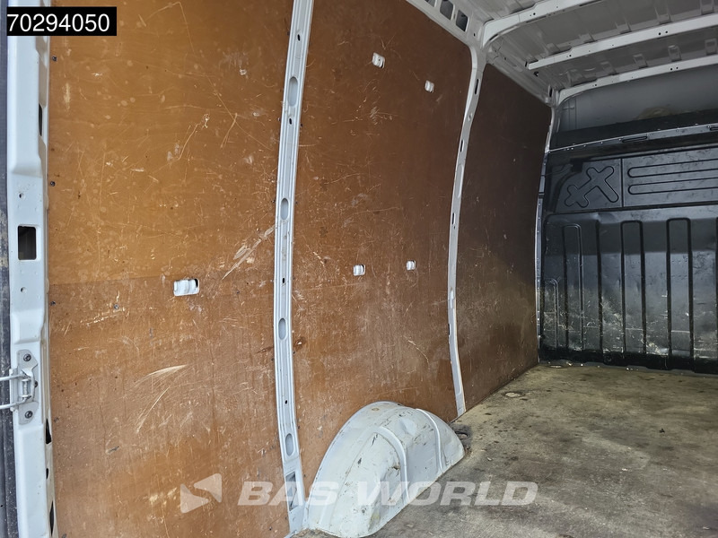 Iveco Daily 35S14 Automaat L2H2 3,5t Trekhaak LED Airco Cruise Navi Camera Euro6 APK 03-2026 L2 12m3 Airco Trekhaak Cruise control - Furgon: slika 5 Iveco Daily 35S14 Automaat L2H2 3,5t Trekhaak LED Airco Cruise Navi Camera Euro6 APK 03-2026 L2 12m3 Airco Trekhaak Cruise control - Furgon: slika 5
