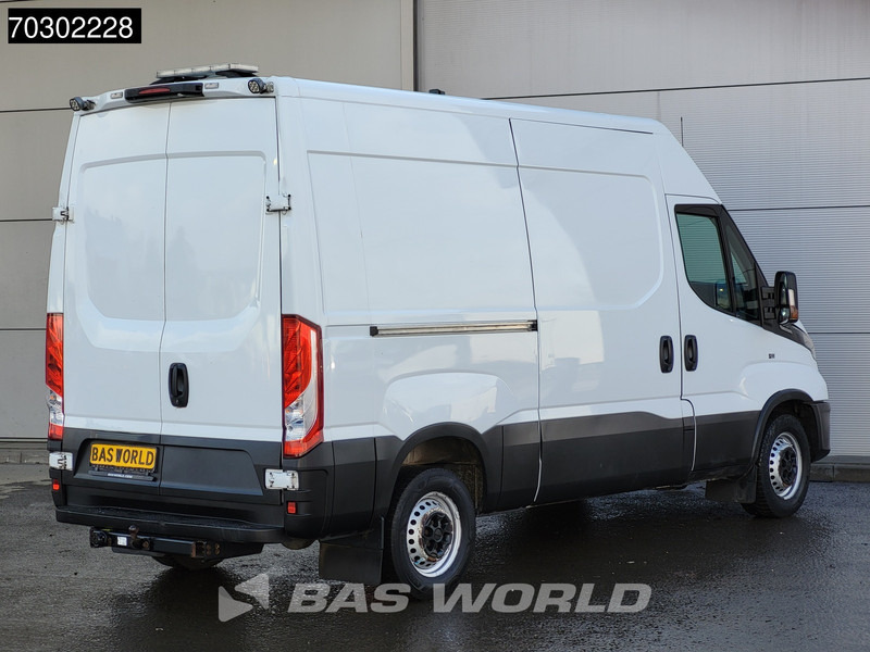 Iveco Daily 35S16 Automaat L2H2 3,5t Trekhaak 160PK ACC Navi Airco Camera Werkplaatsinrichting Euro6 L2 Airco Trekhaak - Furgon: slika 5 Iveco Daily 35S16 Automaat L2H2 3,5t Trekhaak 160PK ACC Navi Airco Camera Werkplaatsinrichting Euro6 L2 Airco Trekhaak - Furgon: slika 5