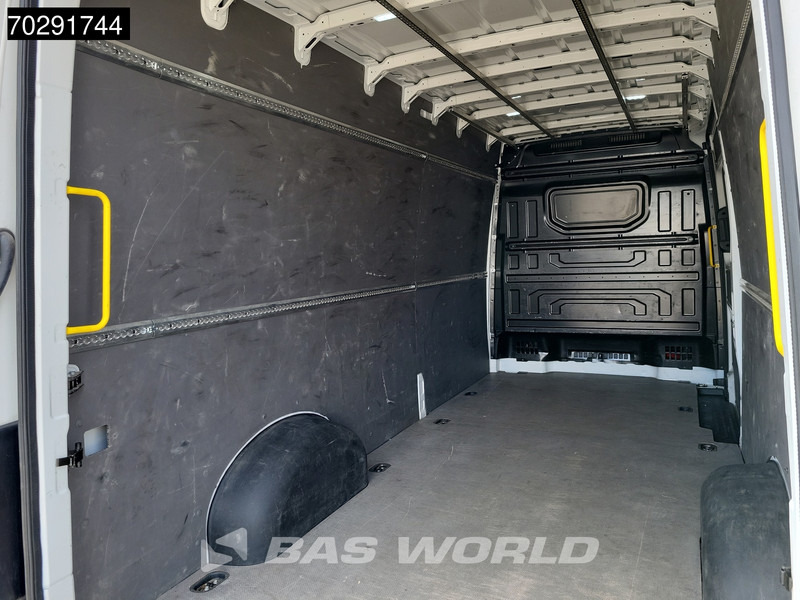 Volkswagen Crafter 140pk L4H3 Trekhaak Airco Cruise Camera Parkeersensoren Euro6 L3H2 15m3 Airco Trekhaak Cruise control - Furgon: slika 5 Volkswagen Crafter 140pk L4H3 Trekhaak Airco Cruise Camera Parkeersensoren Euro6 L3H2 15m3 Airco Trekhaak Cruise control - Furgon: slika 5