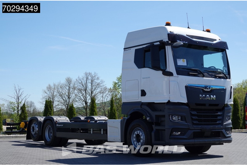 MAN TGX 26.520 TGX 6X2 Lift-Steering Axle Euro 6 - Kamion sa golom šasijom i zatvorenom kabinom: slika 3 MAN TGX 26.520 TGX 6X2 Lift-Steering Axle Euro 6 - Kamion sa golom šasijom i zatvorenom kabinom: slika 3