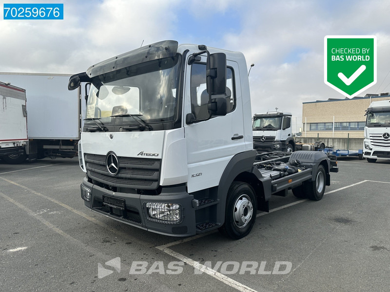 Mercedes-Benz Atego 1021 4X2 10t chassis Automatic ClassicSpace Euro 6 - Kamion sa golom šasijom i zatvorenom kabinom: slika 1 Mercedes-Benz Atego 1021 4X2 10t chassis Automatic ClassicSpace Euro 6 - Kamion sa golom šasijom i zatvorenom kabinom: slika 1