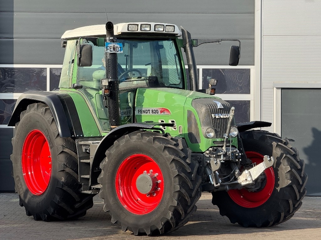 Fendt 820 Vario TMS - Traktor: slika 1 Fendt 820 Vario TMS - Traktor: slika 1