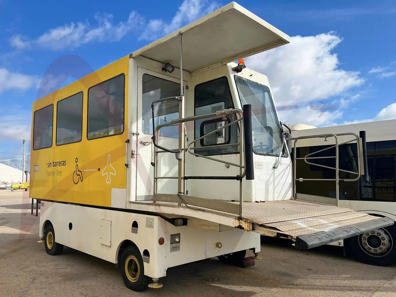 AEROFABRIL 6C-4M-ALT.6 - Ambulift: slika 1 AEROFABRIL 6C-4M-ALT.6 - Ambulift: slika 1