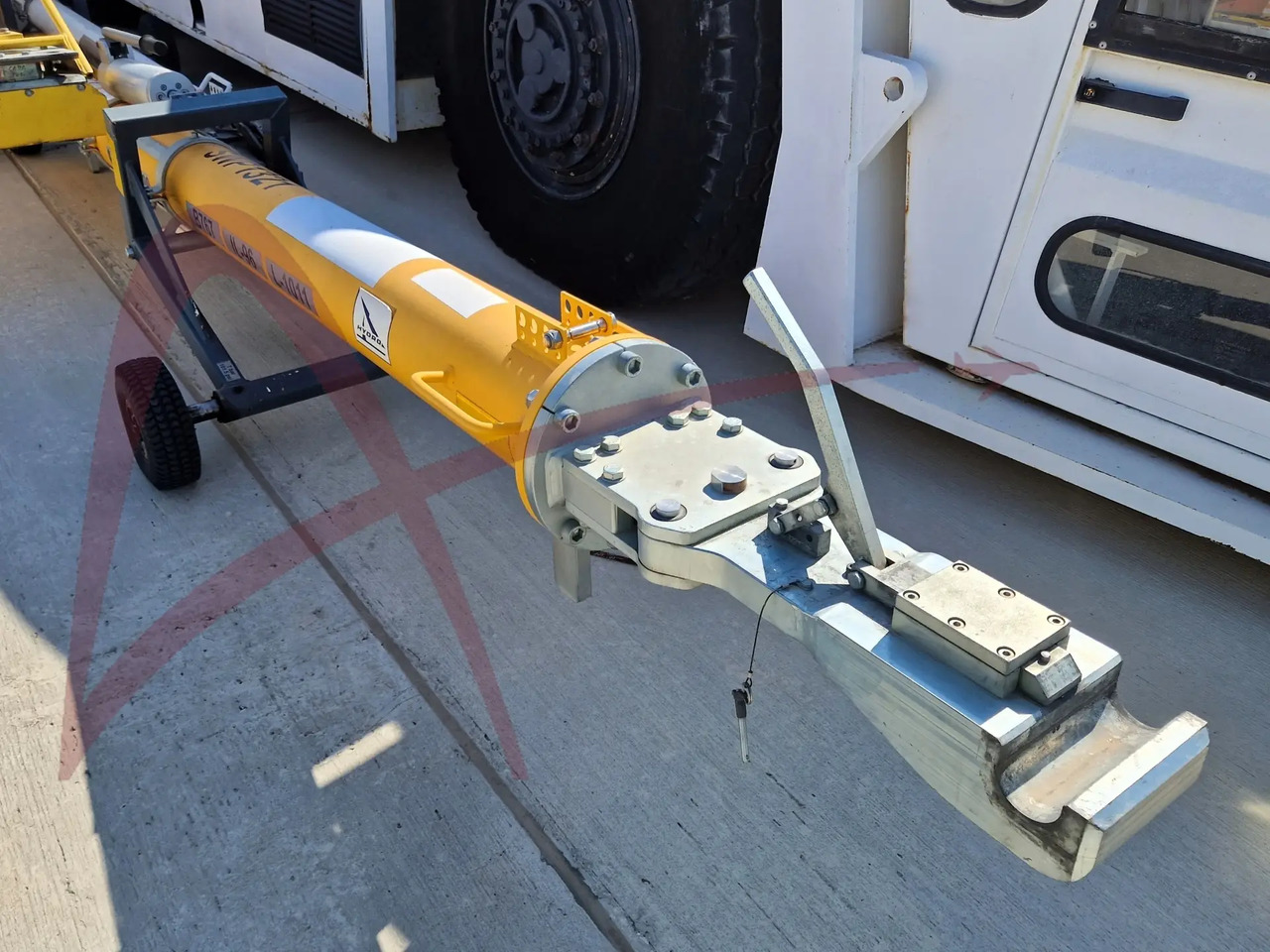 Aerodromska oprema novi HYDRO TOWUNIV-4S: slika 1