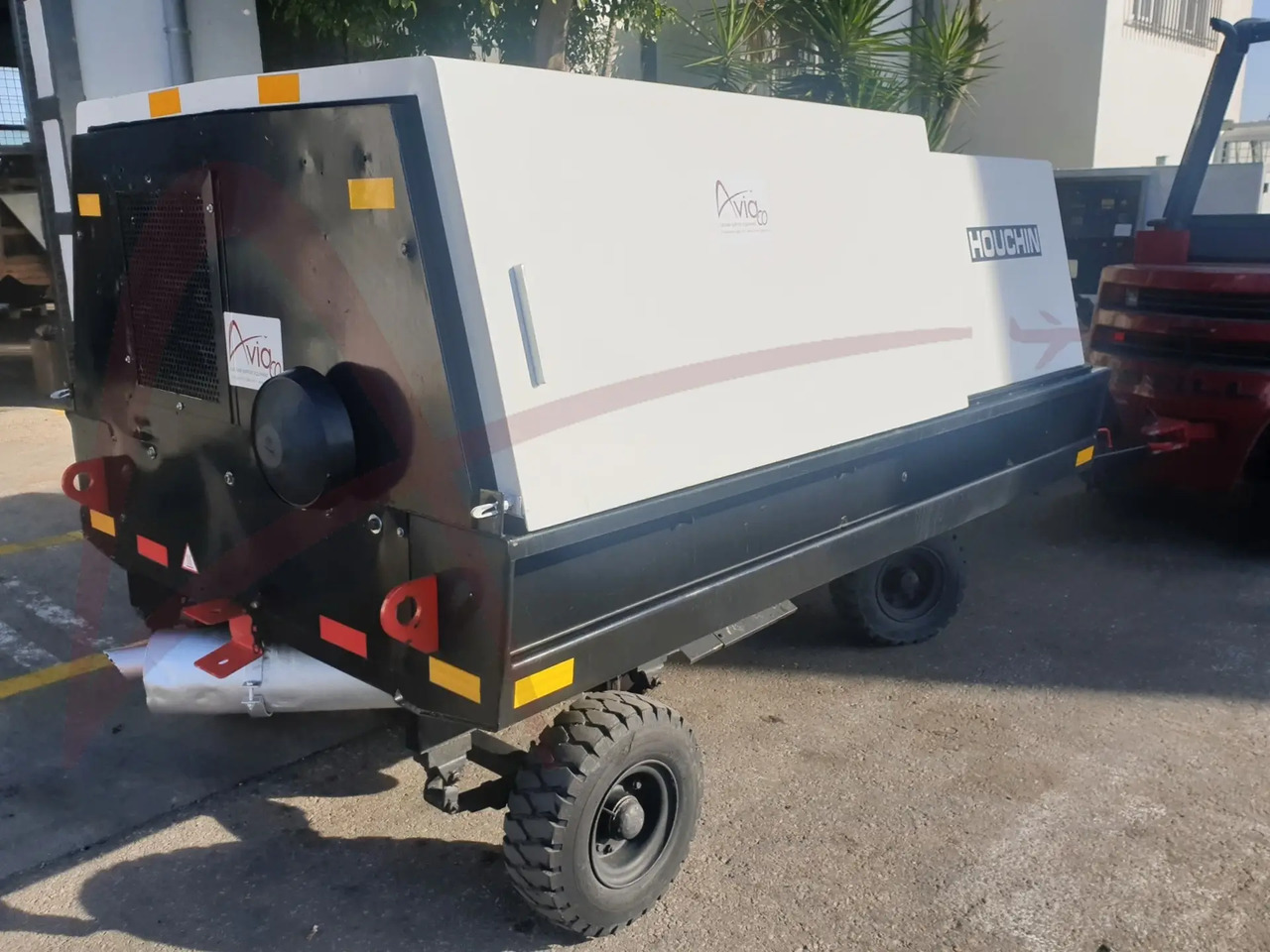 HOUCHIN D690 SV - Zemaljski agregat GPU: slika 1 HOUCHIN D690 SV - Zemaljski agregat GPU: slika 1