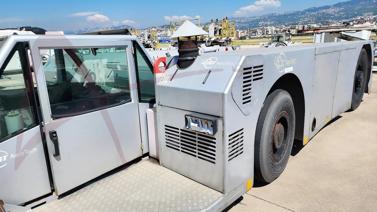 JBT AEROTECH EXPEDITER 400 - Aerodromski traktor: slika 2 JBT AEROTECH EXPEDITER 400 - Aerodromski traktor: slika 2
