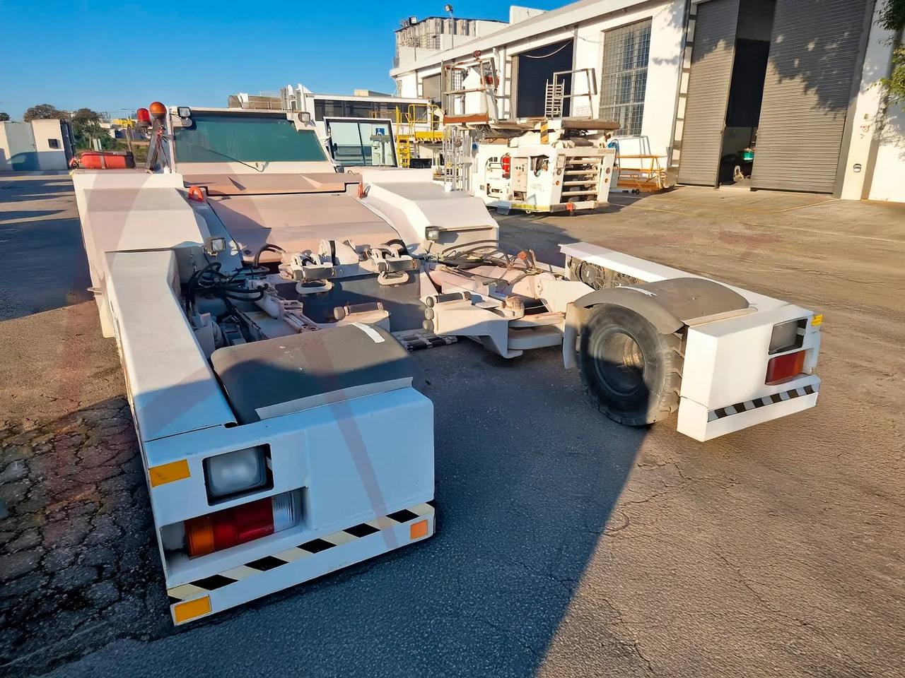 JBT EXPEDITER 160 - Aerodromski traktor: slika 2 JBT EXPEDITER 160 - Aerodromski traktor: slika 2