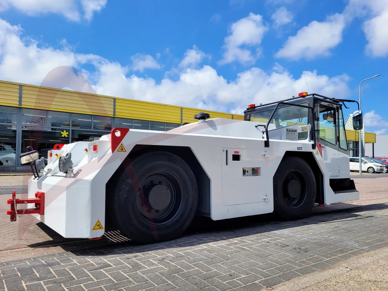 KALMAR MOTOR AB FB 250 - Aerodromski traktor: slika 2 KALMAR MOTOR AB FB 250 - Aerodromski traktor: slika 2