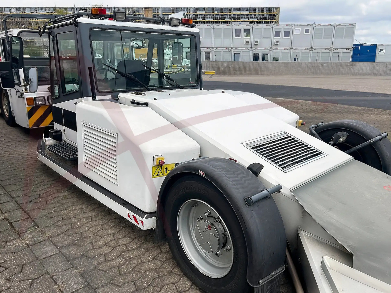KALMAR MOTOR AB TBL 50 - Aerodromski traktor: slika 2 KALMAR MOTOR AB TBL 50 - Aerodromski traktor: slika 2