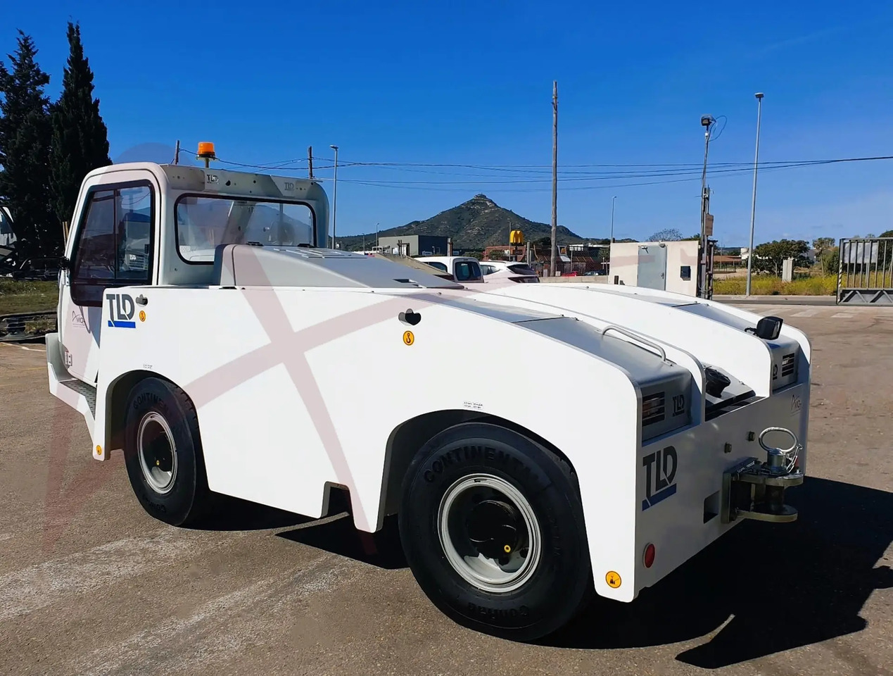 TLD TMX-150/12 - Aerodromski traktor: slika 1 TLD TMX-150/12 - Aerodromski traktor: slika 1