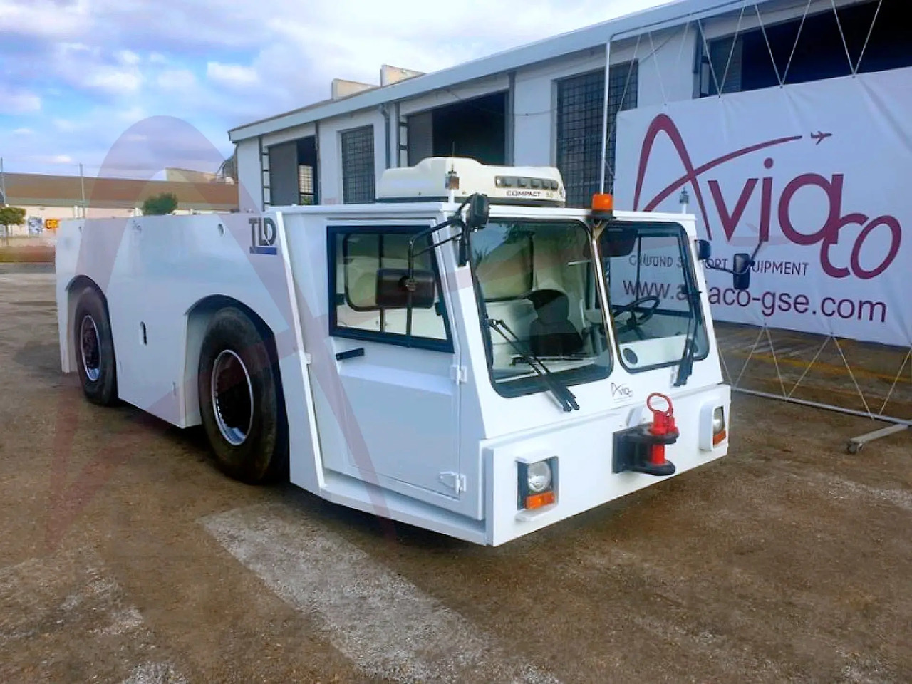 TLD TMX-400 - Aerodromski traktor: slika 1 TLD TMX-400 - Aerodromski traktor: slika 1