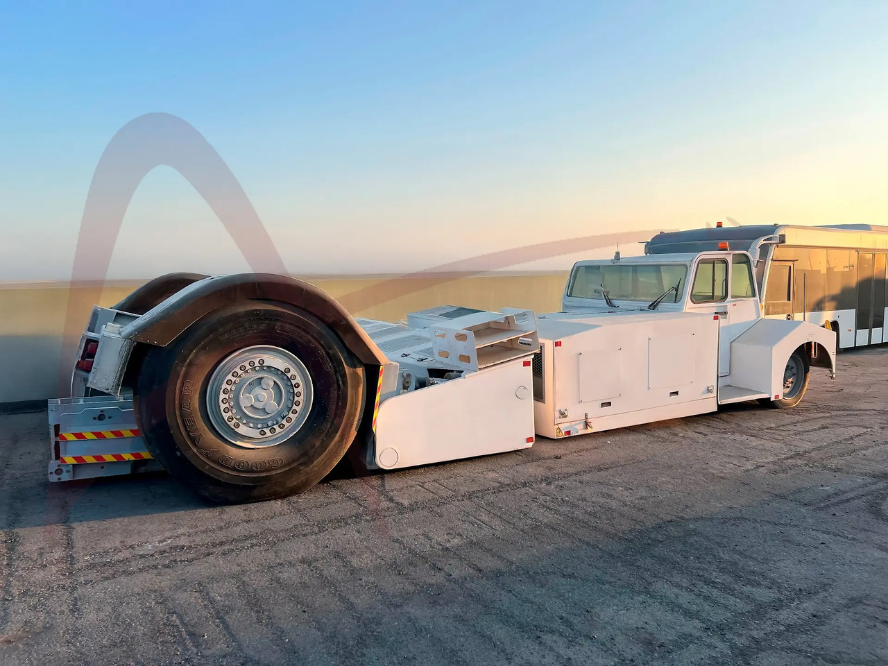 TLD TPX-500 - Aerodromski traktor: slika 1 TLD TPX-500 - Aerodromski traktor: slika 1