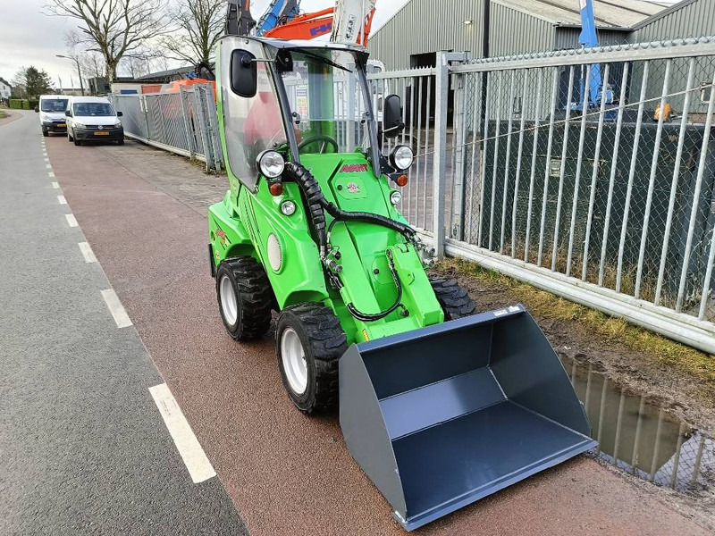 Avant M420 MSDNT mini shovel loader lader 980 kg CE - Kompaktni utovarivač guseničar: slika 4 Avant M420 MSDNT mini shovel loader lader 980 kg CE - Kompaktni utovarivač guseničar: slika 4