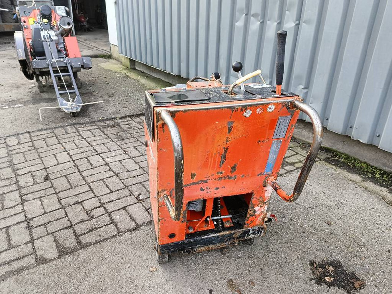 Norton CSB1 clipper zaag betonzaag machine 1994 - Mašina za asfalt: slika 4 Norton CSB1 clipper zaag betonzaag machine 1994 - Mašina za asfalt: slika 4
