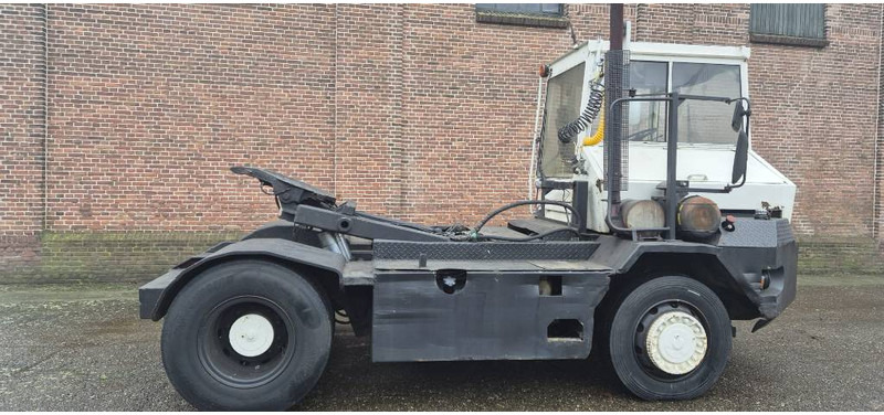 Terberg trt89 4x4 terminal trekker tractor port truck - Terminalni traktor: slika 2 Terberg trt89 4x4 terminal trekker tractor port truck - Terminalni traktor: slika 2