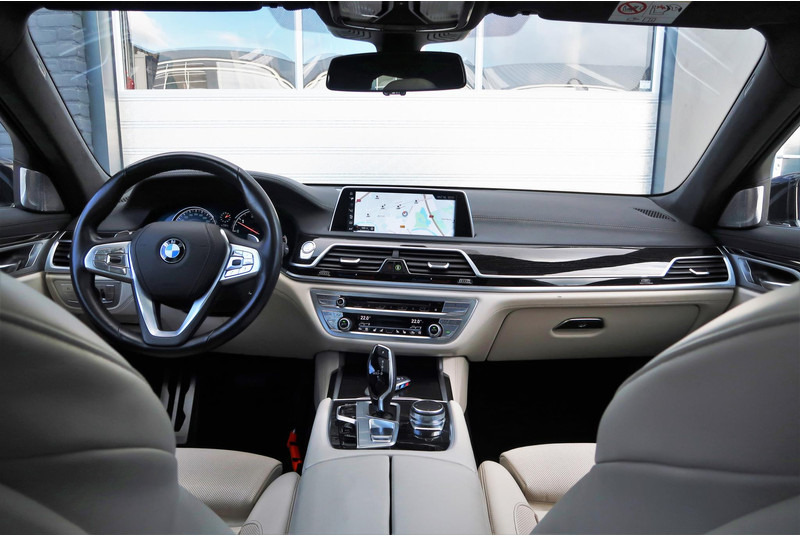 BMW 7 Serie 740Ld xDrive High Executive M-PAKKET/ MASSAGE/ PANO/ DEALER OND/ VOL! - Limuzina: slika 2 BMW 7 Serie 740Ld xDrive High Executive M-PAKKET/ MASSAGE/ PANO/ DEALER OND/ VOL! - Limuzina: slika 2