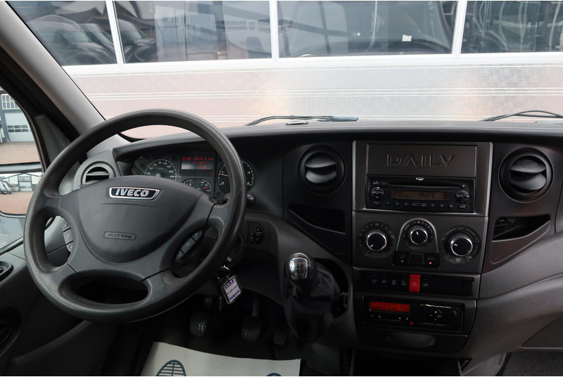 Iveco Daily 35S17V L2H3 1E EIG/ 3.5T/ AIRCO/ CRUISE/ TREKHAAK - Furgon: slika 5 Iveco Daily 35S17V L2H3 1E EIG/ 3.5T/ AIRCO/ CRUISE/ TREKHAAK - Furgon: slika 5