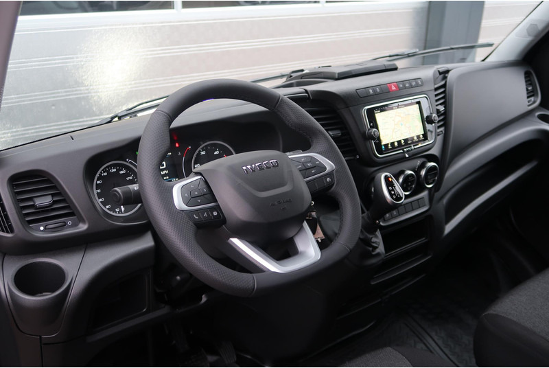 Iveco Daily 35S18HV 3.0 L2H2 BPM VRIJ/ AUT/ 2X SCHUIFDEUR/ CAMERA/ LED/ CRUISE/ CLIMA/ NAVI/ - Furgon: slika 2 Iveco Daily 35S18HV 3.0 L2H2 BPM VRIJ/ AUT/ 2X SCHUIFDEUR/ CAMERA/ LED/ CRUISE/ CLIMA/ NAVI/ - Furgon: slika 2