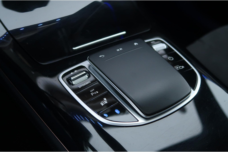 Mercedes-Benz EQC 400 4MATIC Business AMG 80 kWh PANO/ CAMERA/ LEDER/ TREKHAAK/ ETC. - SUVSUV: slika 5 Mercedes-Benz EQC 400 4MATIC Business AMG 80 kWh PANO/ CAMERA/ LEDER/ TREKHAAK/ ETC. - SUVSUV: slika 5