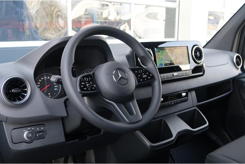 Mercedes-Benz Sprinter 317 CDI L2H2 RWD BPM VRIJ/ AUT/ 3.5T/ LED/ CAMERA/ MBUX/ CRUISE/ CLIMA - Furgon: slika 2 Mercedes-Benz Sprinter 317 CDI L2H2 RWD BPM VRIJ/ AUT/ 3.5T/ LED/ CAMERA/ MBUX/ CRUISE/ CLIMA - Furgon: slika 2