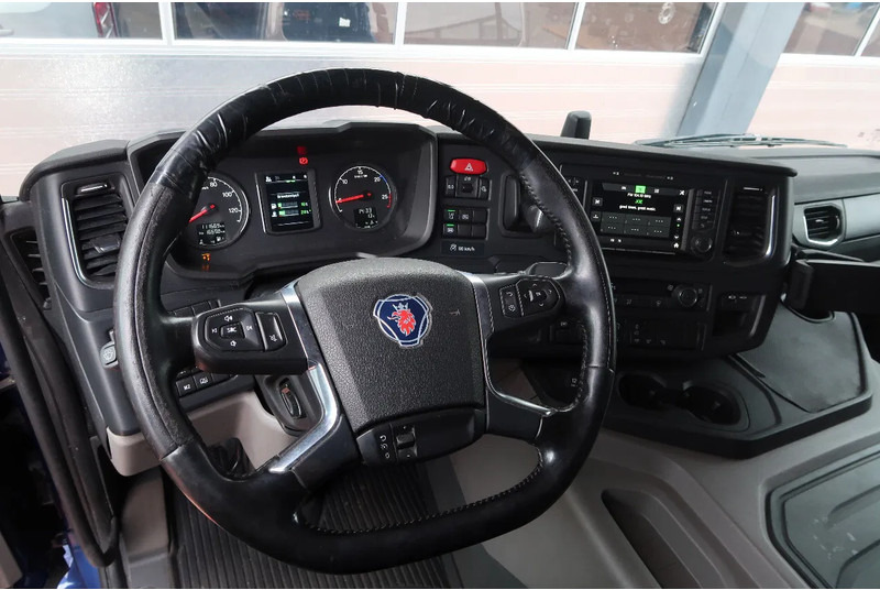 Scania P500 6x2/ FULL AIR/ HYDRAULIC/ LEATHER/ 2.950 WB/ DIFF LOCK/ SLIDE DISH - Tegljač: slika 2 Scania P500 6x2/ FULL AIR/ HYDRAULIC/ LEATHER/ 2.950 WB/ DIFF LOCK/ SLIDE DISH - Tegljač: slika 2