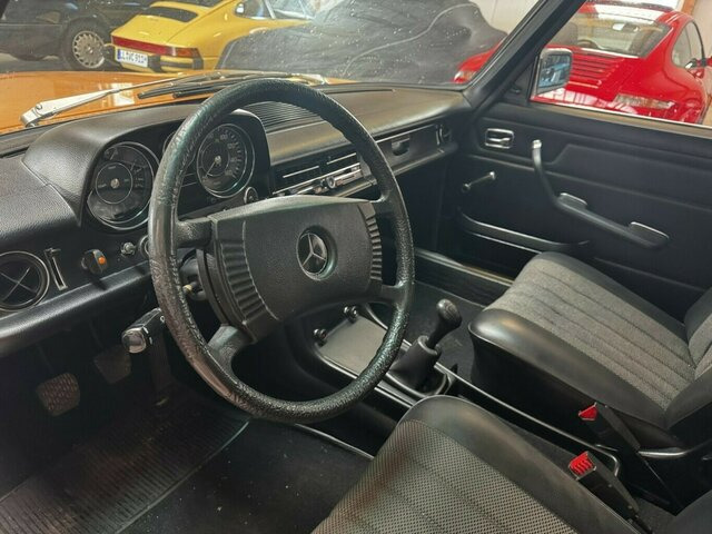 MERCEDES-BENZ 200 D/8 W115... - Limuzina: slika 4 MERCEDES-BENZ 200 D/8 W115... - Limuzina: slika 4