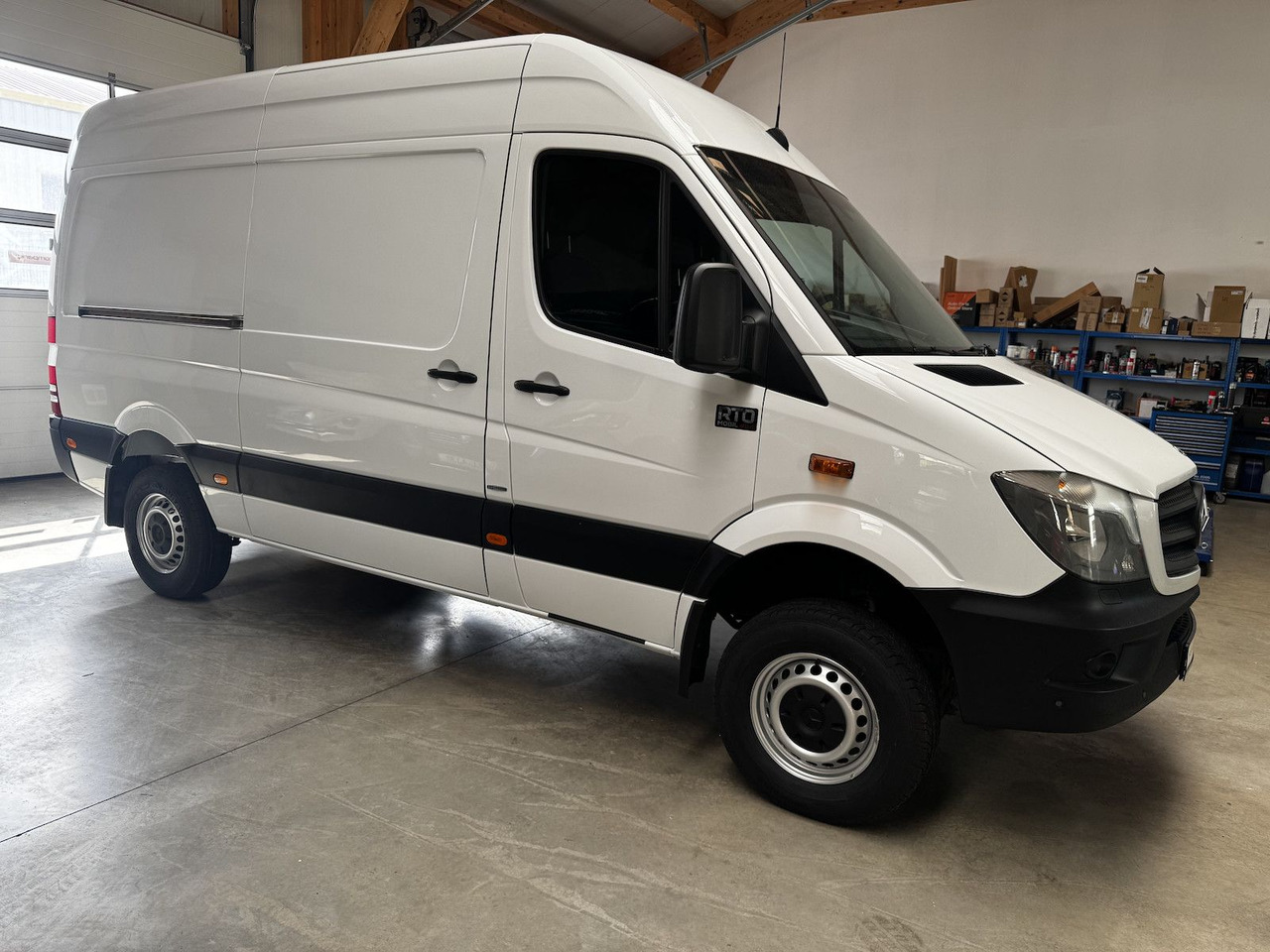 Mercedes-Benz Sprinter 319 CDI 4x4 3.0 V6 Untersetzung 1a! - Furgon: slika 4 Mercedes-Benz Sprinter 319 CDI 4x4 3.0 V6 Untersetzung 1a! - Furgon: slika 4