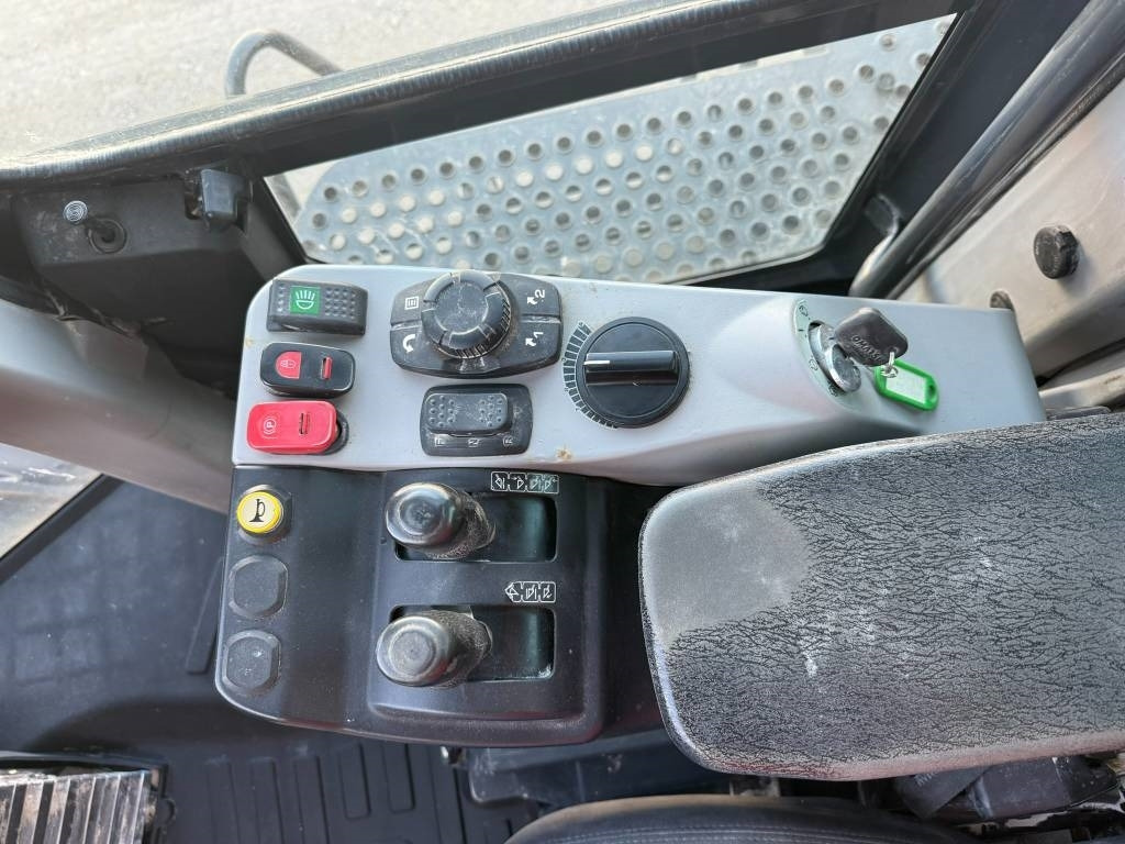 Utovarivač točkaš KOMATSU WA475-10EO: slika 13