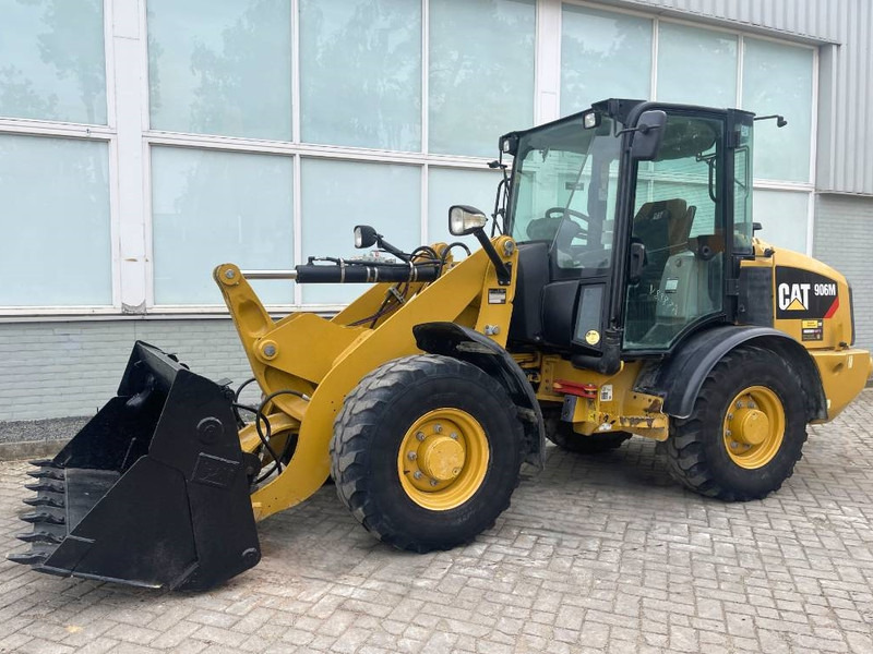 Cat 906 M 2018 - Utovarivač točkaš: slika 2 Cat 906 M 2018 - Utovarivač točkaš: slika 2
