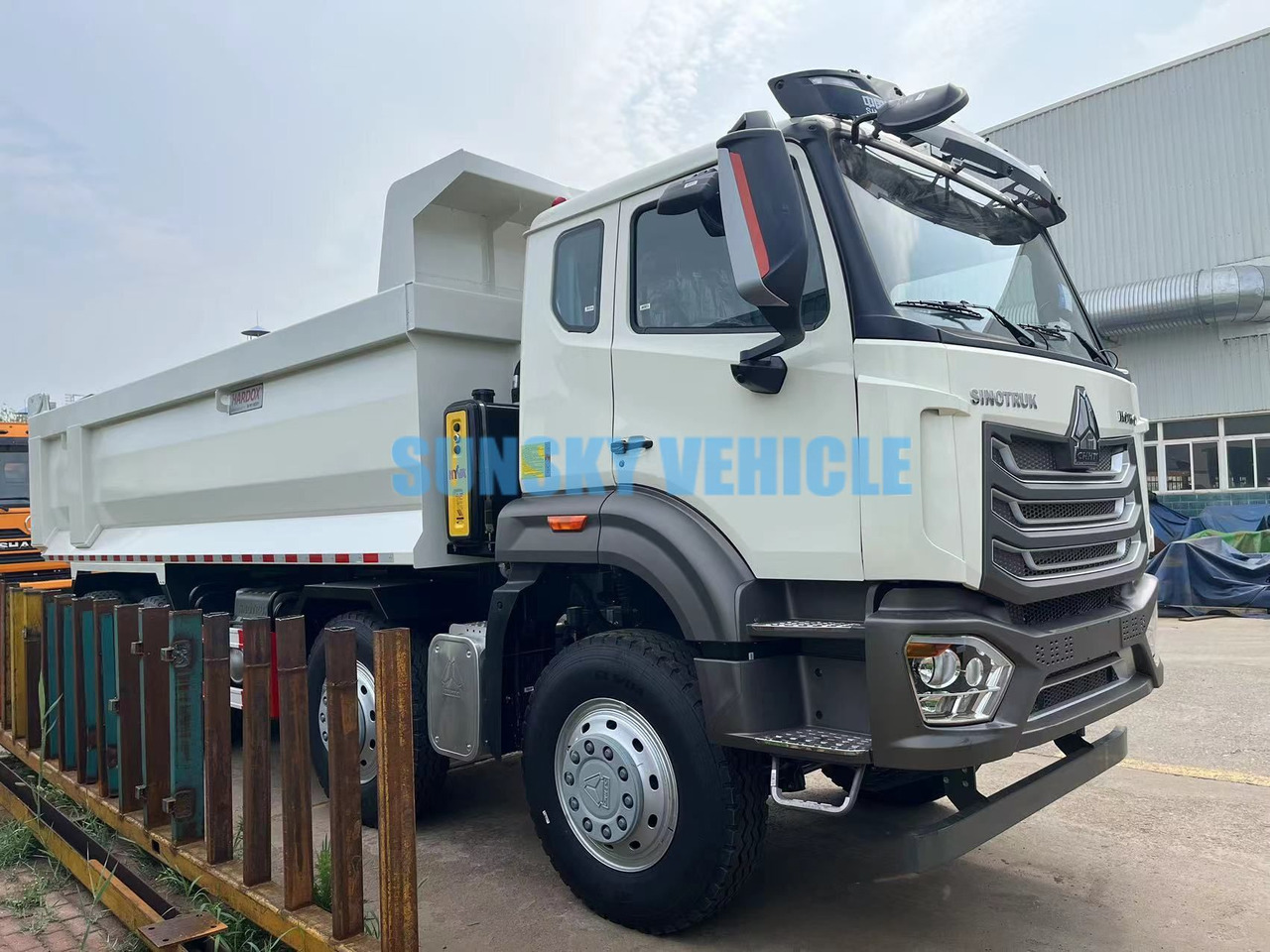 HOWO 8X4 dump truck - Istovarivač: slika 2 HOWO 8X4 dump truck - Istovarivač: slika 2