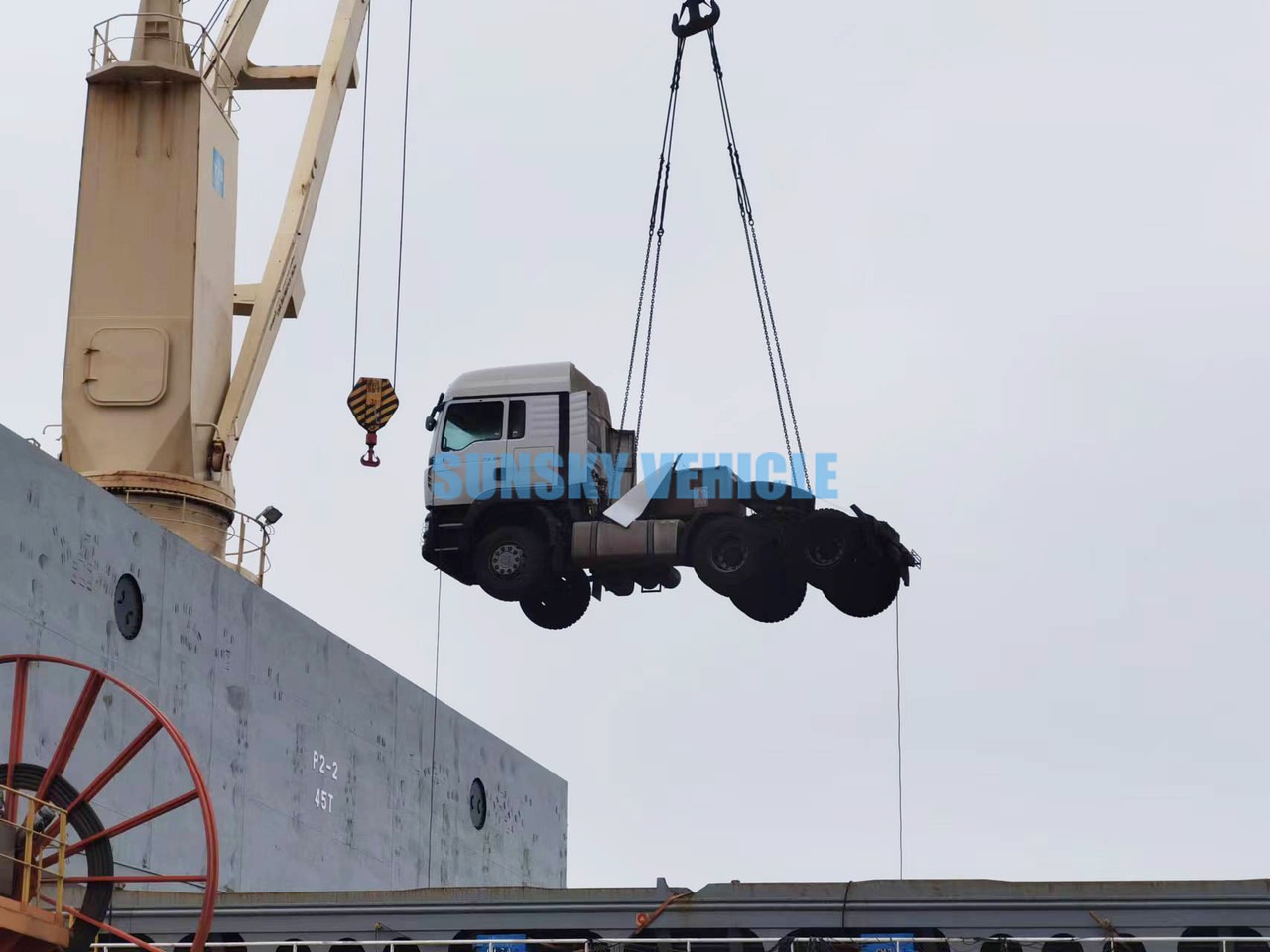 Tegljač novi HOWO Brand New TX 6X4 400HP Tractor Head: slika 7
