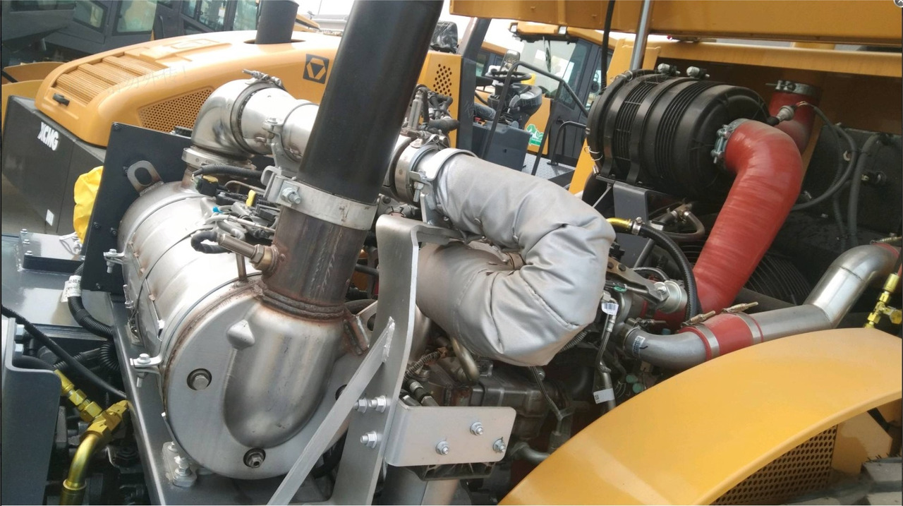 XCMG CV123 used 12ton single drum vibratory compactor price - Valjak za puteve: slika 3 XCMG CV123 used 12ton single drum vibratory compactor price - Valjak za puteve: slika 3