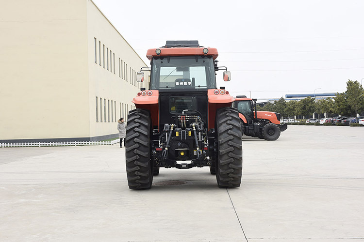 XCMG Factory KAT1204 Farm Tractor 4x4 Agriculture Machinery Tractors for Sale Price - Traktor: slika 4 XCMG Factory KAT1204 Farm Tractor 4x4 Agriculture Machinery Tractors for Sale Price - Traktor: slika 4