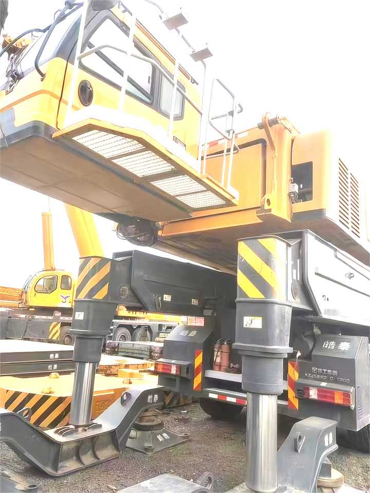 XCMG Factory Used Mobile Crane Truck 1200ton All Terrain Crane - Autokran za sve terene: slika 5 XCMG Factory Used Mobile Crane Truck 1200ton All Terrain Crane - Autokran za sve terene: slika 5