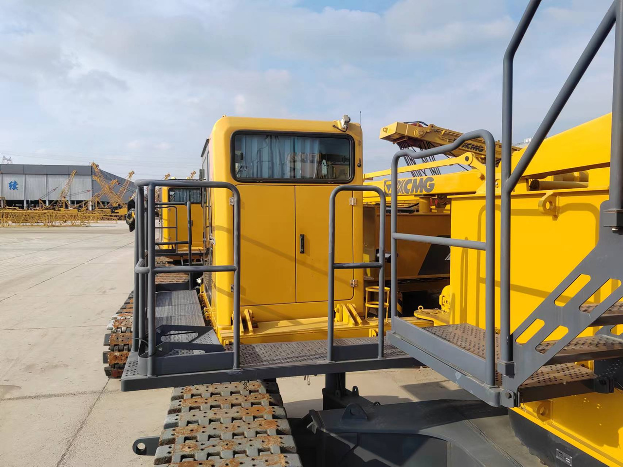 XCMG Officail Used Hydraulic Crane 130 Ton XGC130-I Mobile Crawler Crane For Sale - Kran guseničar: slika 4 XCMG Officail Used Hydraulic Crane 130 Ton XGC130-I Mobile Crawler Crane For Sale - Kran guseničar: slika 4
