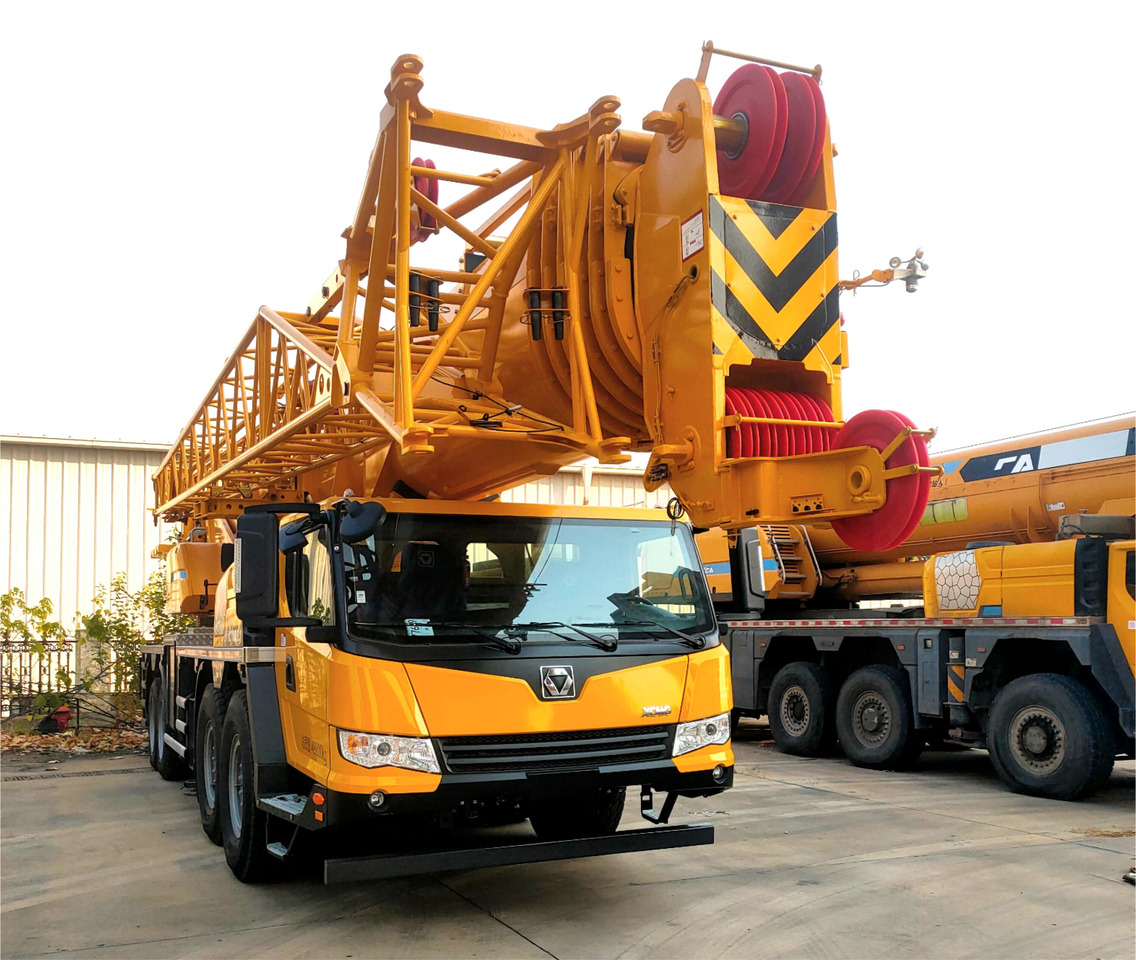 XCMG Offical 100 Tons Used Truck Crane XCT100L7-1 Boom Mobile Crane Price For Sale - Pokretni kran: slika 2 XCMG Offical 100 Tons Used Truck Crane XCT100L7-1 Boom Mobile Crane Price For Sale - Pokretni kran: slika 2