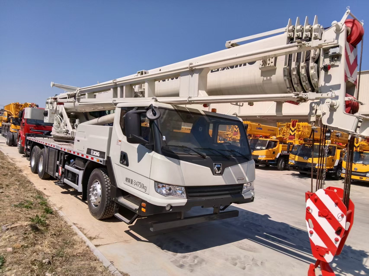 XCMG Official Construction Mini Mobile Crane QY30_TW 30 ton Used Small Hydraulic Crane Price - Pokretni kran: slika 3 XCMG Official Construction Mini Mobile Crane QY30_TW 30 ton Used Small Hydraulic Crane Price - Pokretni kran: slika 3