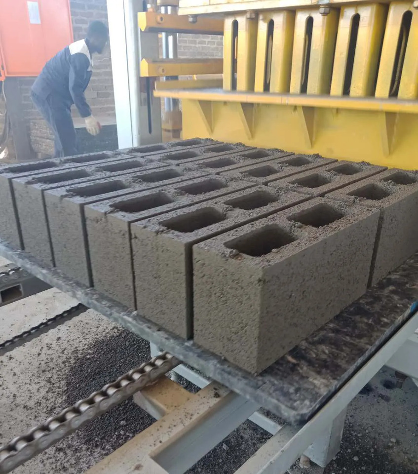 XCMG Official MM8-15 Block Making Machine for Make Clay Brick - Vibro presa za betonske blokove: slika 3 XCMG Official MM8-15 Block Making Machine for Make Clay Brick - Vibro presa za betonske blokove: slika 3