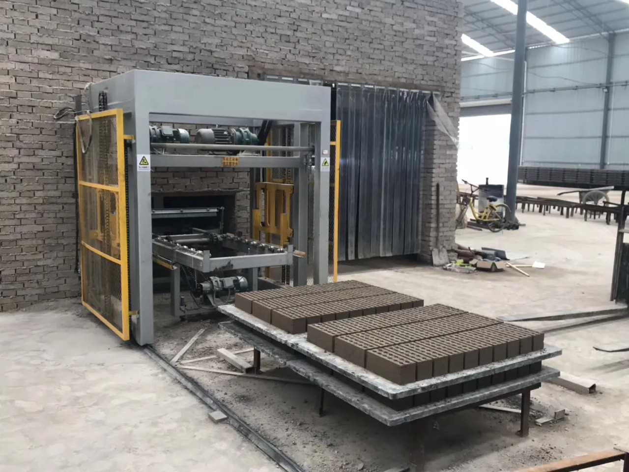 XCMG Official Mm10-15 Automatic Clay Brick Concrete Cement Block and Brick Making Machine - Vibro presa za betonske blokove: slika 5 XCMG Official Mm10-15 Automatic Clay Brick Concrete Cement Block and Brick Making Machine - Vibro presa za betonske blokove: slika 5