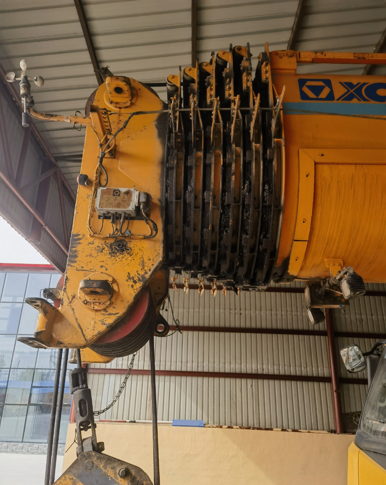 XCMG Official Second Hand 220 Ton Mobile Crane XCA220 Lifting All Terrain Crane Cheap Price - Autokran za sve terene: slika 3 XCMG Official Second Hand 220 Ton Mobile Crane XCA220 Lifting All Terrain Crane Cheap Price - Autokran za sve terene: slika 3