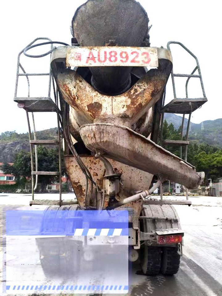 XCMG Official Second Hand Cement Mixer Machine G4804B 12m³ Concrete Mixer Truck Price - Mikser za beton: slika 4 XCMG Official Second Hand Cement Mixer Machine G4804B 12m³ Concrete Mixer Truck Price - Mikser za beton: slika 4