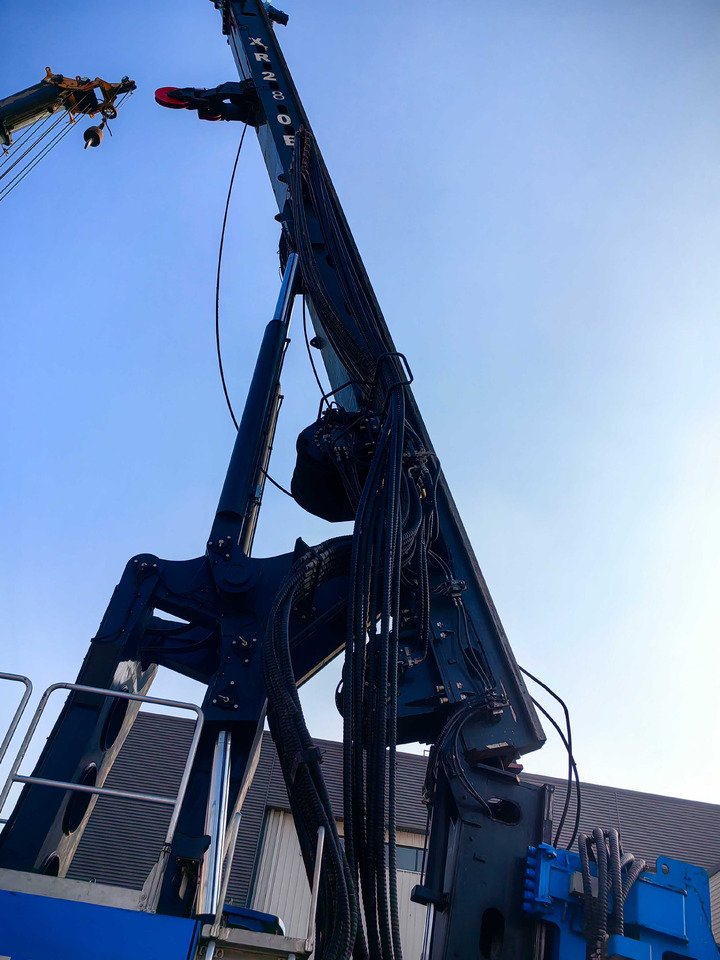 XCMG Official Second Hand XR240E 80m Rotary Drilling Rig Machine Hot Sale - Veliki kamon za bušenje: slika 4 XCMG Official Second Hand XR240E 80m Rotary Drilling Rig Machine Hot Sale - Veliki kamon za bušenje: slika 4