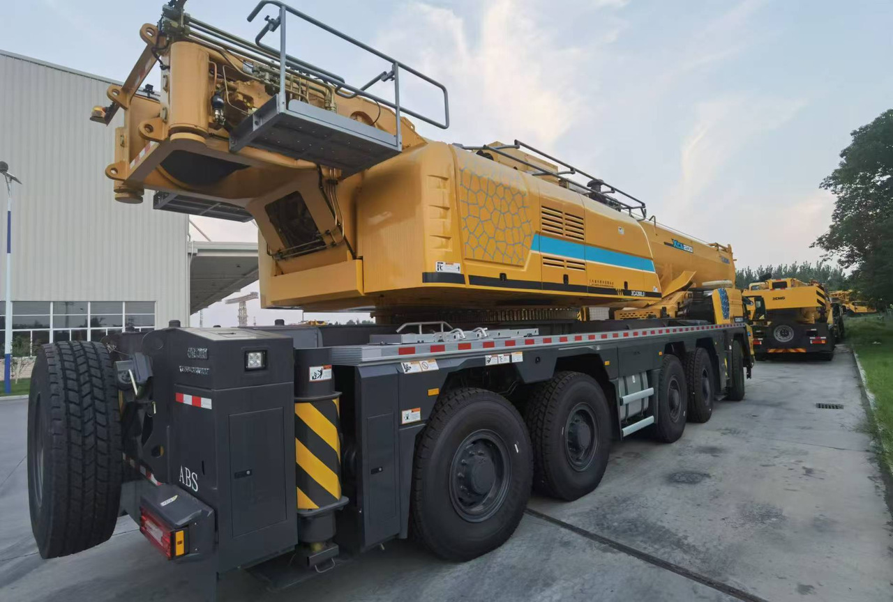 XCMG Official Used 200ton Truck Lifting Crane XCA200L8 Hydraulic Mobile Crane Price List - Autokran za sve terene: slika 4 XCMG Official Used 200ton Truck Lifting Crane XCA200L8 Hydraulic Mobile Crane Price List - Autokran za sve terene: slika 4