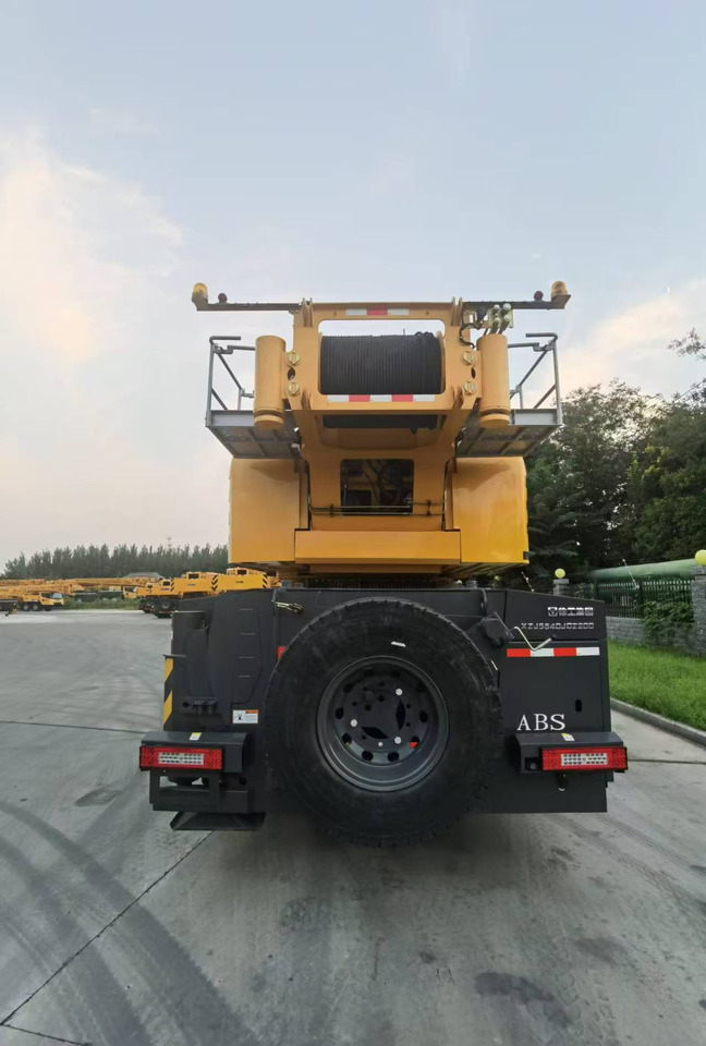 XCMG Official Used 200ton Truck Lifting Crane XCA200L8 Hydraulic Mobile Crane Price List - Autokran za sve terene: slika 3 XCMG Official Used 200ton Truck Lifting Crane XCA200L8 Hydraulic Mobile Crane Price List - Autokran za sve terene: slika 3