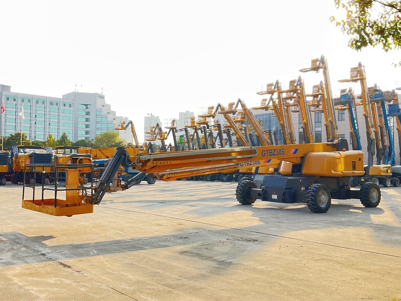 XCMG Official Used Aerial Boom Lift GTBZ30S 30 Meters Mobile Cherry Picker Price - Teleskopska platforma: slika 4 XCMG Official Used Aerial Boom Lift GTBZ30S 30 Meters Mobile Cherry Picker Price - Teleskopska platforma: slika 4