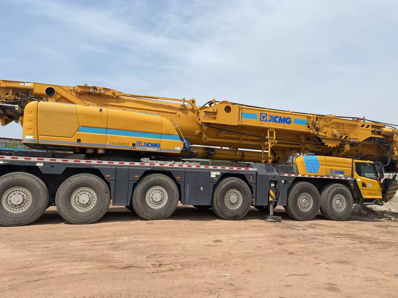 XCMG Official Used All Terrain Crane XCA300-1 300 Ton Mobile Crane Price - Autokran za sve terene: slika 4 XCMG Official Used All Terrain Crane XCA300-1 300 Ton Mobile Crane Price - Autokran za sve terene: slika 4